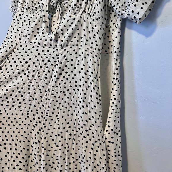 UO Devin Polka Dot Tie-Front Midi Dress - Picture 10 of 11
